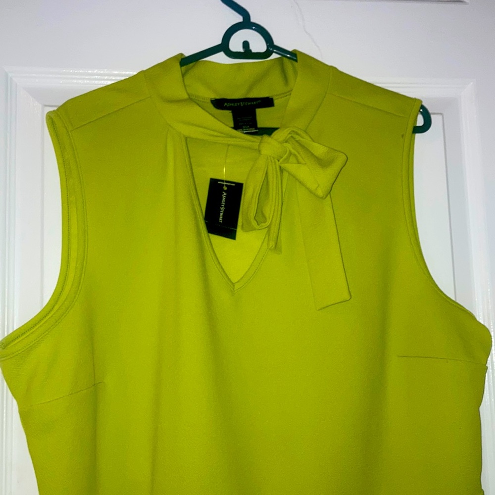 Lime colored peplum top in a size 24w